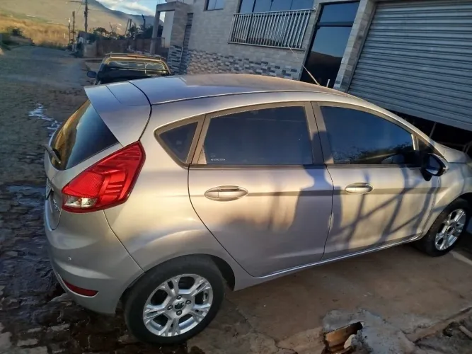 Ford Fiesta 1.6 16V Flex Aut. 5P 2014