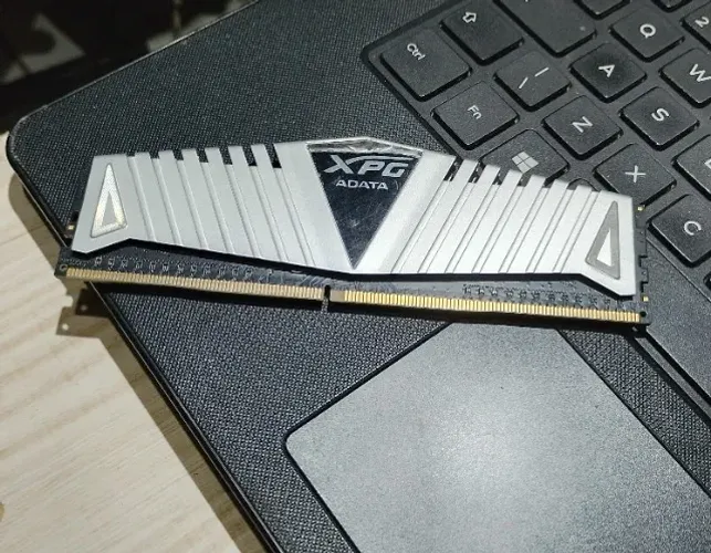 Memória ram Xpg adate ddr4 de 8 gigas para melhorar o sistema do seu computador e dá um u