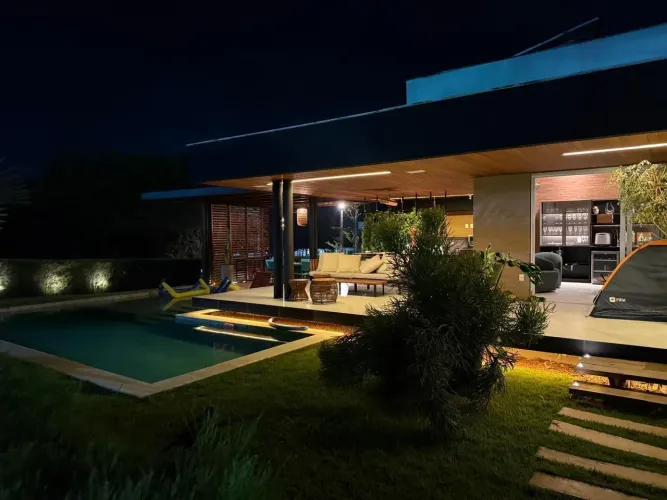 Casa residencial com 5 suítes, muito bem localizada no Condomínio Gravatá Country.