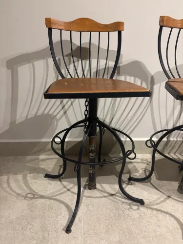 Banquetas Bistrô com Regulagem de Altura Ferro e Madeira