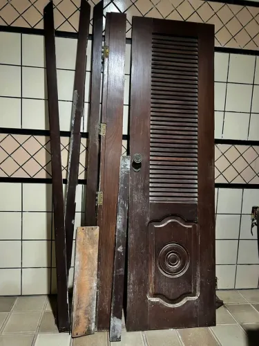 Porta de madeira 2,05m altura x 0,6m largura 