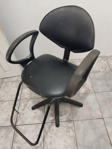 Cadeira pra salão.