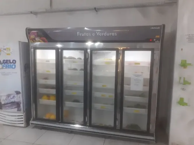 Expositora de frutas e verduras