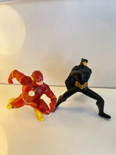 Bonecos Flash e Batman - edições raras do McLanche Feliz 