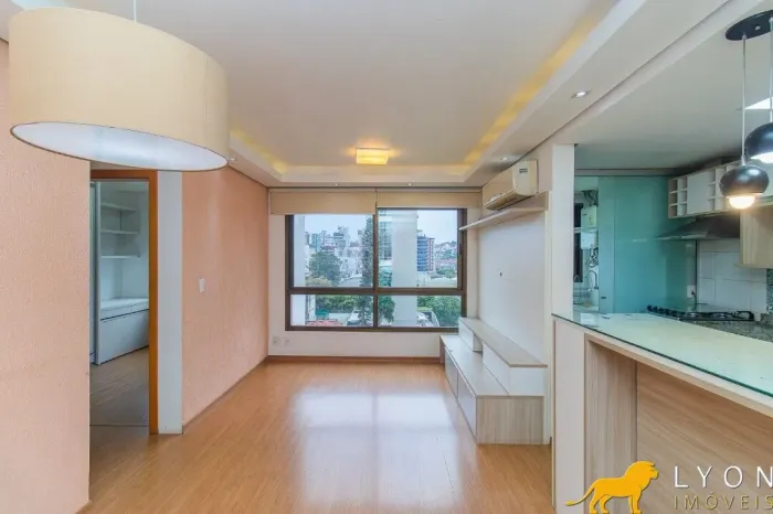 Lyon Imóveis oferece ótimo apartamento de 66m² com 2 dormitórios, 1 suíte, 1 vaga de garag