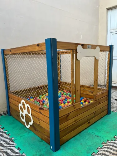 Piscina de Bolinhas para Pet Shop / Creche Canina em Madeira