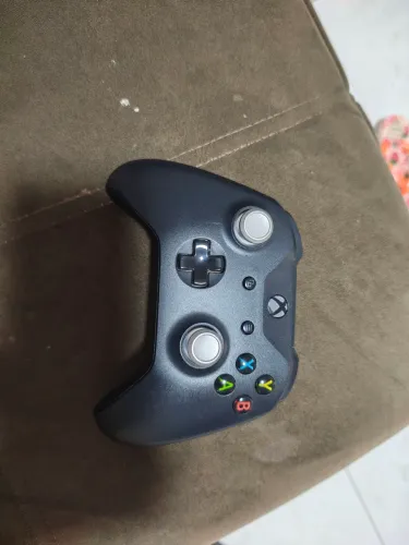Controle Xbox one com analógicos de alumínio