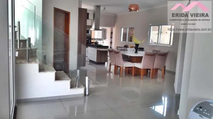 Casa à venda no Condomínio Moema Ville em Pindamonhangaba/SP.