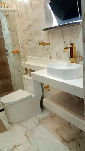 Lavatório de banheiro em Porcelanato!