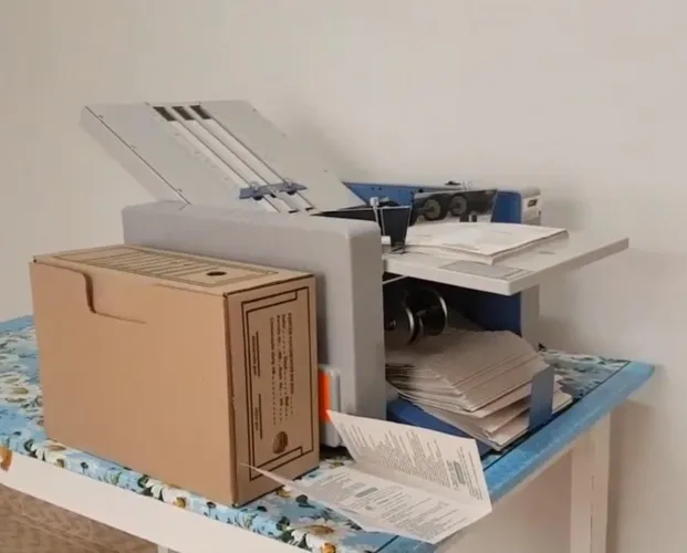 Máquina dobrar papel portátil elétrica
