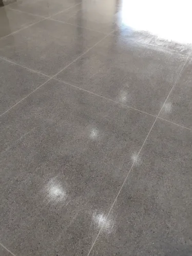 Piso de granilite
