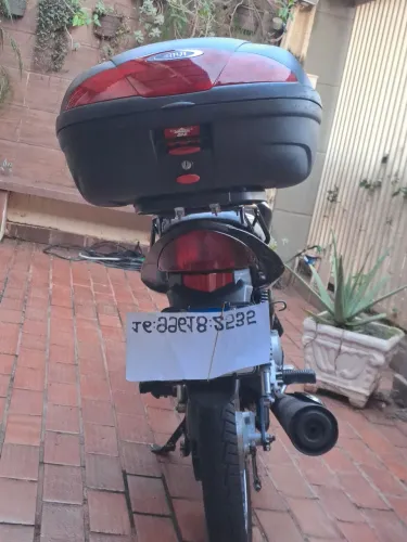 Moto de procedência de poucos proprietários 