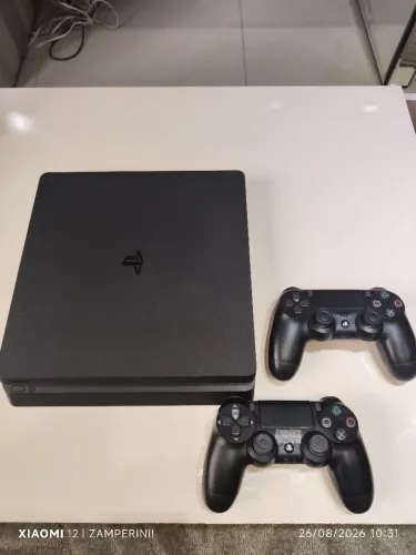 PS4 Slim 500GB + 2 Controles