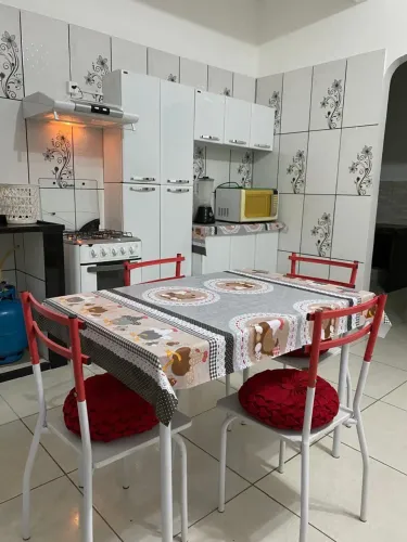Vende mesa com 4 lugares