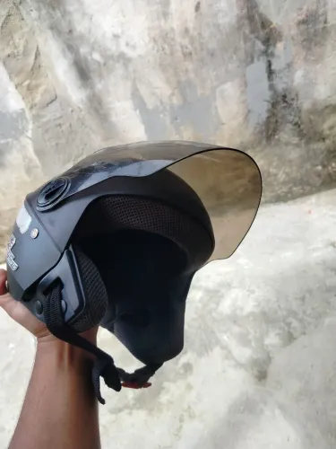 Capacete aberto 