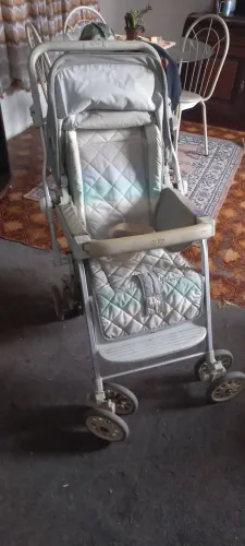 Carrinho de bebê usado
