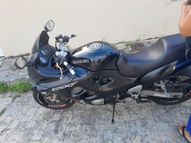 Moto Suzuki