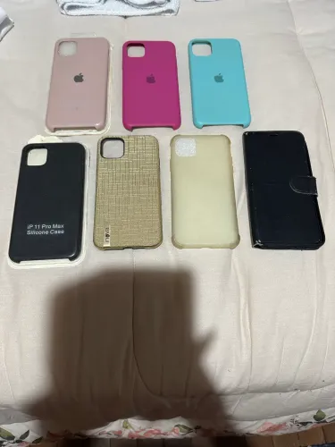 Lote 7 capas iPhone 11 Pro Max semi novas impecável