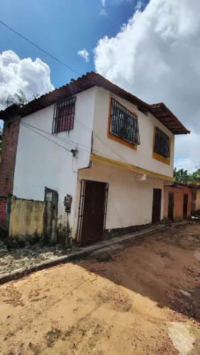 OPORTUNIDADE! CASA DE 2 ANDARES À VENDA