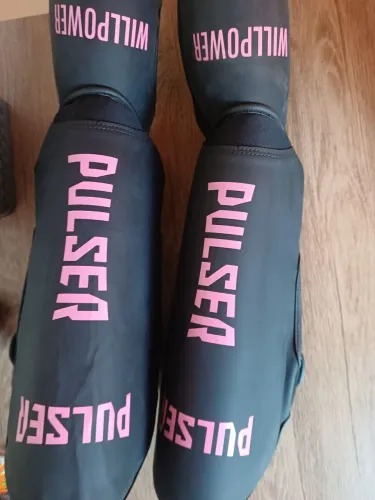 Caneleira Muay Thai / Kickboxing Pulser Willpower - Tamanho M (Semi-nova)