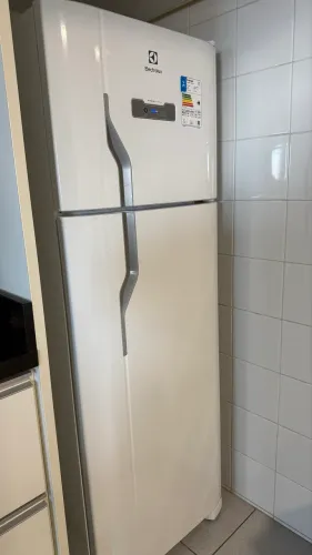Geladeira Eletrolux 310L