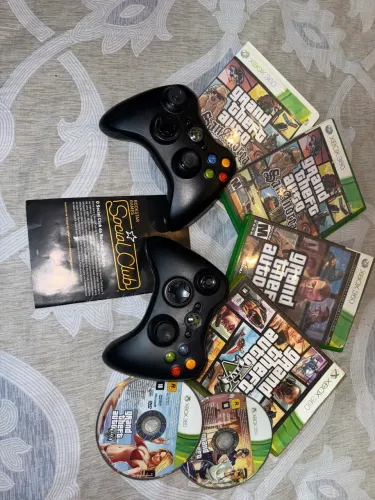 2 controles XBOX 360 + jogos GTA