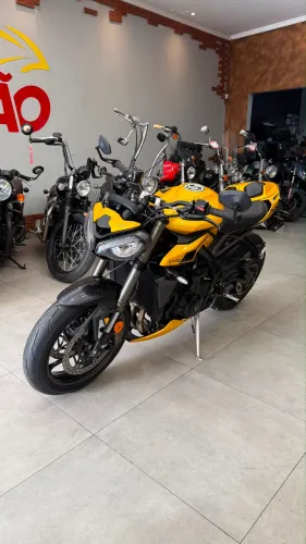 TRIUMPH STREET TRIPLE 765 RS