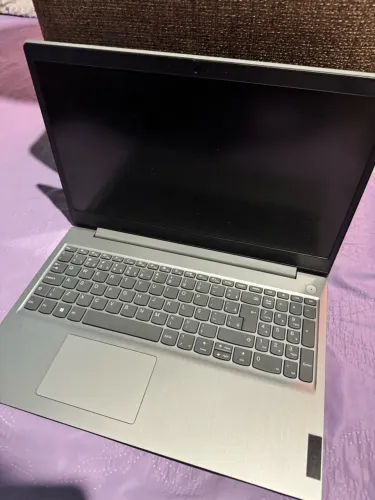 Vende-se Notebook Lenovo IdeaPad 3