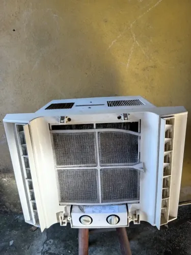 AR CONDICIONADO JANELA ELECTROLUX MECÂNICO - 7500 BTUS FRIO 117V