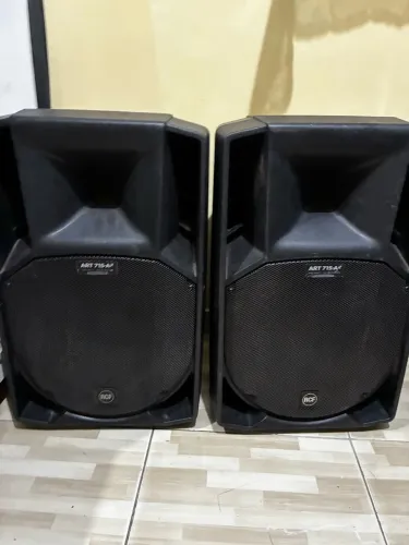 PAR DE CAIXA DE SOM ATIVA RCF 715 MK4
