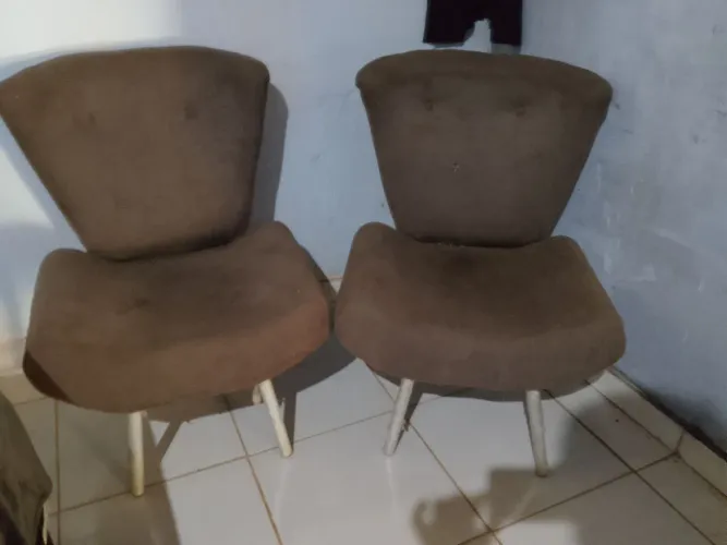 Vende se duas poltronas