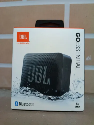 CAIXA DE SOM JBL GO ESSENTIAL, 5 HORAS DE BATERIA , PRODUTO USADO SÓ DUAS VEZES ESTÁ NOVO