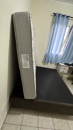 Cama box de casal praticamente nova