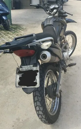 Motor refeito.  Pneus dianteiro/traseiro e kit relação novos