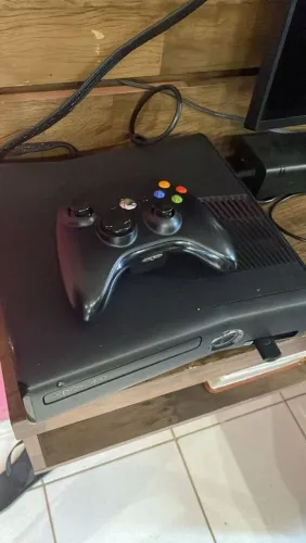 Vendo Xbox 360 destravado 