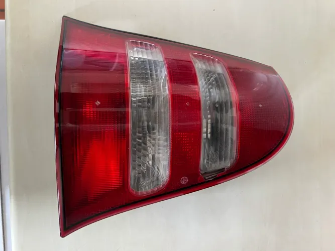 Lanterna traseira original Mercedes-Benz Classe A W168 (2004).