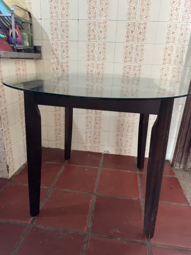 Mesa com tampo vidro 1,0x1,0