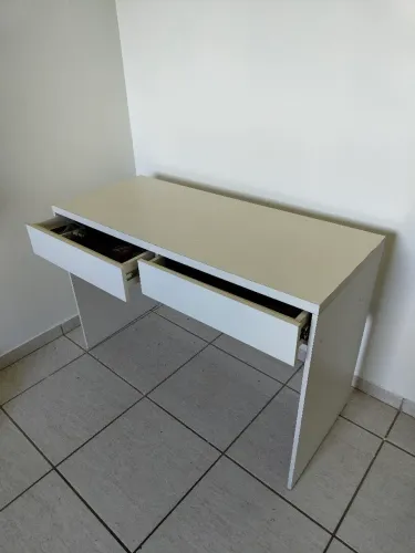 Mesa de estudo/ mesa de maquiagem