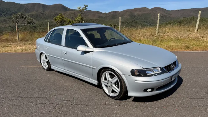 Chevrolet Vectra CD 2.2 16V / 2.0 16V Mec./aut. 2001