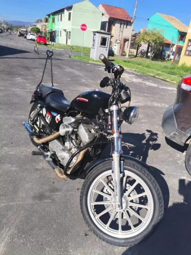 Sportster 883 low- a lenda carburada.