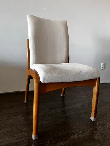 Conjunto com 8 Cadeiras de madeira estofada