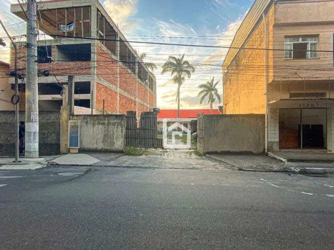 Oportunidade de terreno plano na principal avenida de Soteco!