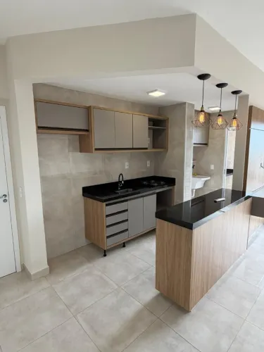 Apartamento 1 quarto, Ar condicionado, Sacada, armários completos, prédio com portaria