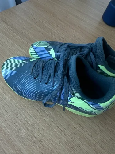 Chuteira Puma Future 7 Play IT Futsal Preta e Verde