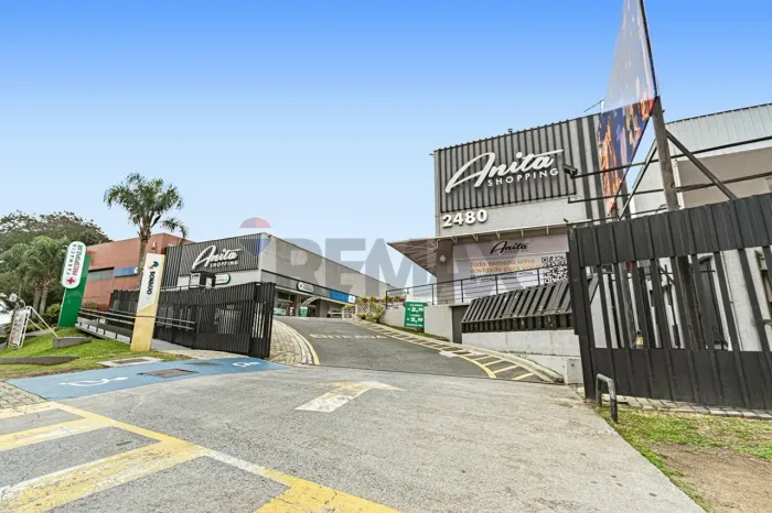 Loja à Venda no Shopping Anita 52m² com Mezanino | R$ 190.000