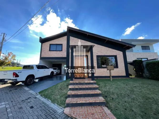 Locação - Casa Mobiliada com piscina, 4 quartos (sendo 2 suítes), 2 vagas, Churrasqueira, 