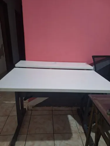 Mesa de escritório com regulagem