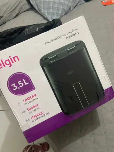 Vende-se Air fryer nova nunca usada, na caixa lacrada