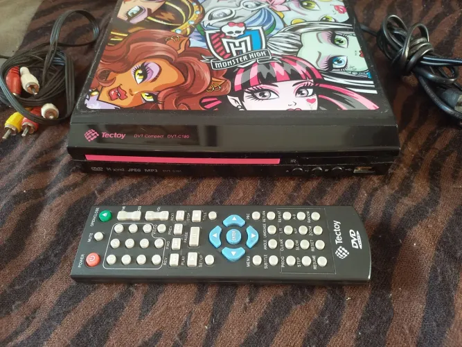Dvd Tectoy C100 com Monster High. Completo e conservado. 