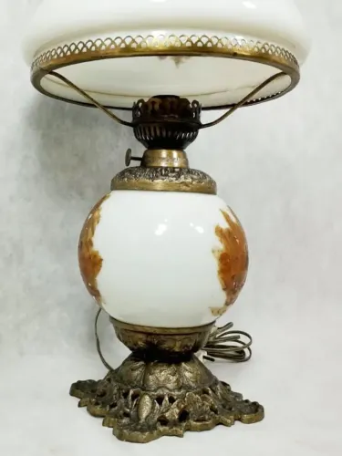 Abatjour Antigo em Opalina com Pintura Floral e bronze <br>